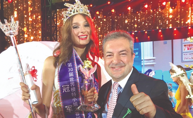 İzmirli Pınar, Dünya Kraliçesi seçildi...