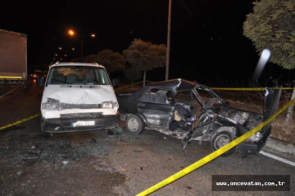 Kırşehir’de otomobil ile minibüs çarpıştı: 2 ölü