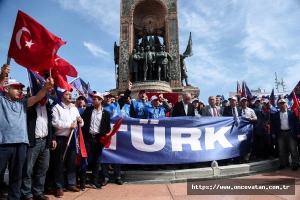 Türk-İş Taksim Kazancı Yokuşuna karanfil bıraktı