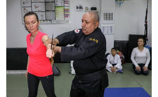 Kadına şiddete karşı ücretsiz aikido dersi veriyor