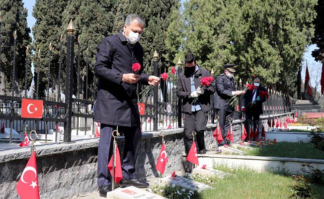 Vali Yerlikaya ve Mustafa Çalışkan Edirnekapı Şehitliği'ni ziyaret etti