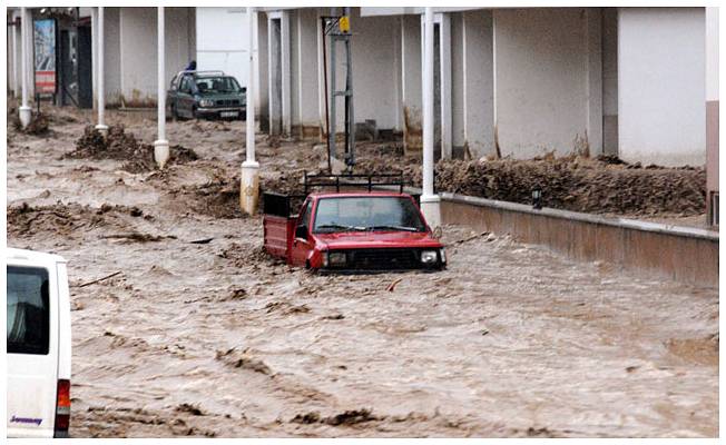 Rize’de 91 yılın yağış rekoru kırıldı