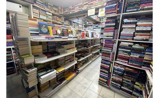 46 yılda sokağa atılan 100 bin kitabı topladı dükkan açtı