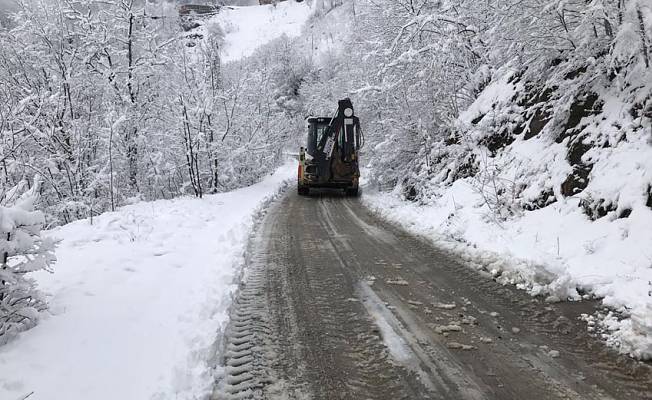 Karadeniz’de kar esareti; 458 köy yolu kapandı