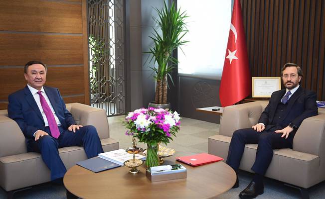 İletişim Başkanı Altun, Kırgızistan'ın Ankara Büyükelçisi Ömüraliyev'i kabul etti