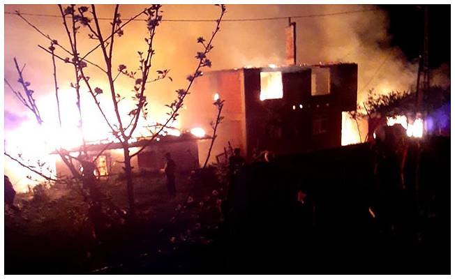 Kastamonu'da, 6 kardeşe ait 6 evde yangın