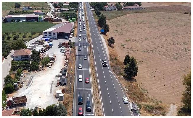Antalya-Muğla karayolunda 15 kilometre araç kuyruğu