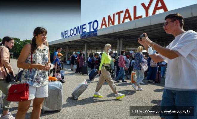 Antalya, 4 günde turist sayısında geçen yılın temmuzunu geçti