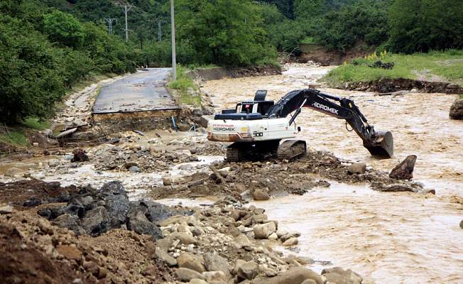 Selin vurduğu Düzce'de boşaltılan köylerde yollar onarılıyor