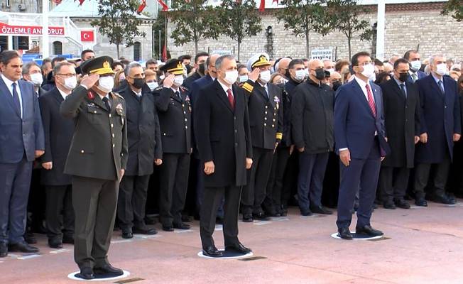 Taksim'de Cumhuriyet Anıtı'nda Atatürk'ü anma töreni
