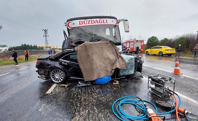 Tekirdağ'da servis midibüsü ile otomobil çarpıştı; karı koca öldü, 15 yaralı