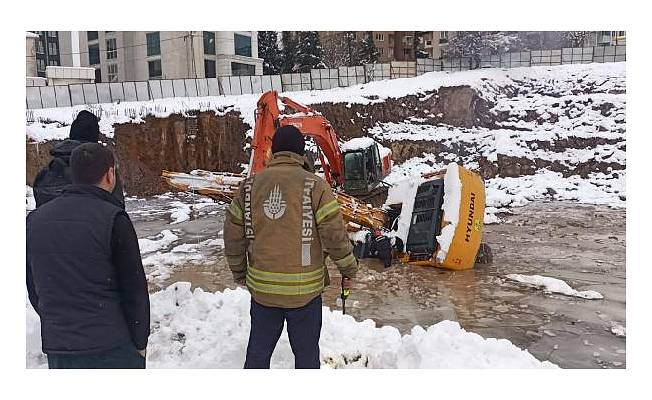 Ataşehir'de suya düşen kepçenin operatörü öldü