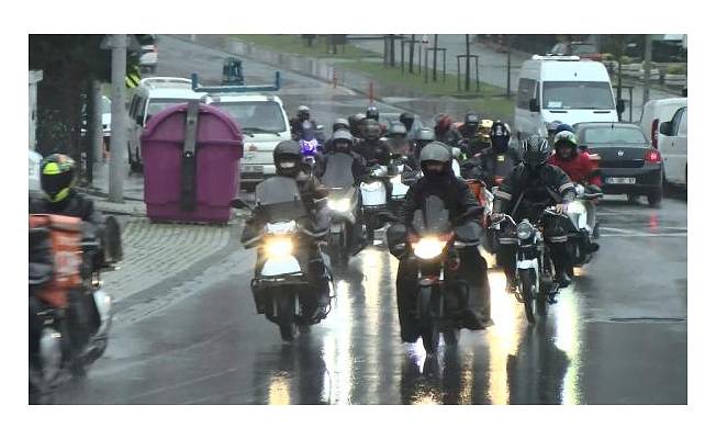 Başakşehir'de motosikletli kuryelerden kornalı protesto 