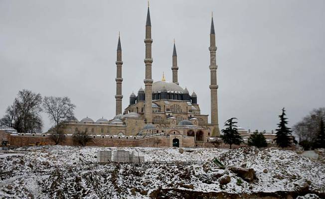 Beyaza bürünen Edirne'de hava buz kesti