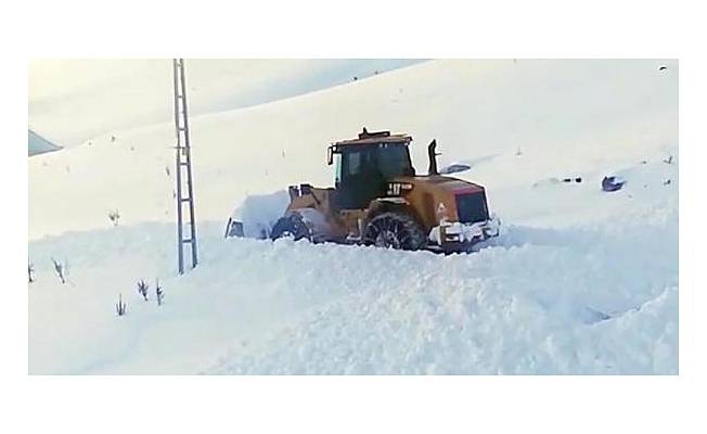 Erzincan'da 86 köy yolu kardan kapandı