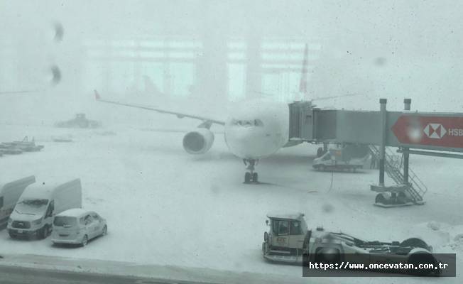 İstanbul Havalimanı'nda iniş-kalkışlar durduruldu