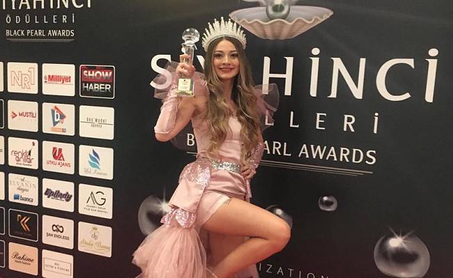 Miss Best body kraliçesi Nevide Çiçek ödülle layık görüldü