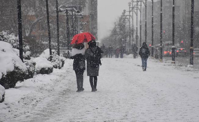 Sivas'ta 214 yerleşim yeri yolu kardan kapandı