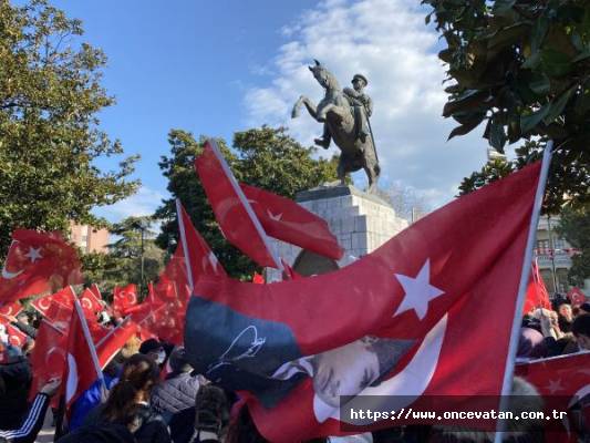 Samsun'da Onur Anıtı'na saygı nöbeti, marşlarla bitirildi 