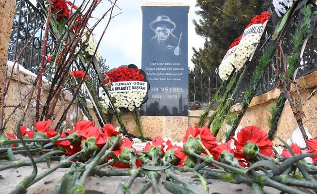 Aşık Veysel, vefatının 49'uncu yılında mezarı başında anıldı