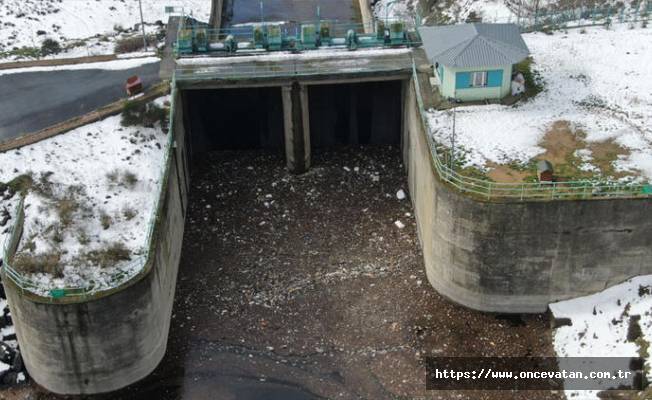Su yükselince Alibeyköy Barajı çöple doldu