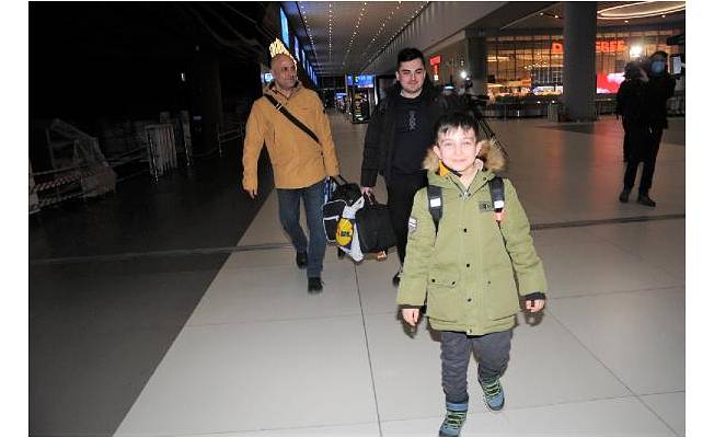 Ukrayna'daki savaştan kaçan Türkler İstanbul'a geldi