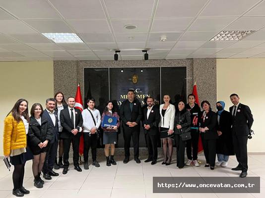 Güzelbahçe Düşünür Koleji ve İzbilim Koleji öğrenci veli ve öğretmenleri İzmir’de misafir etti.