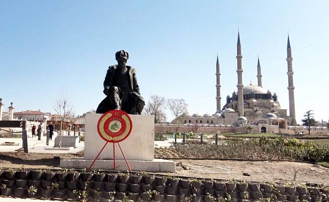 Mimar Sinan'ın heykeli yeniden Selimiye'nin gölgesinde