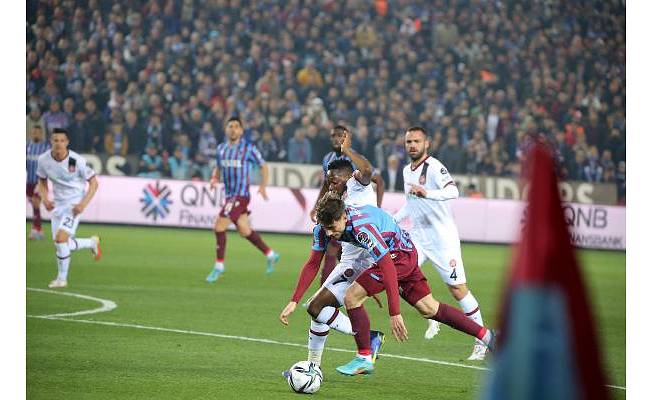 Trabzonspor'da erken şampiyonluk avantajı sürüyor