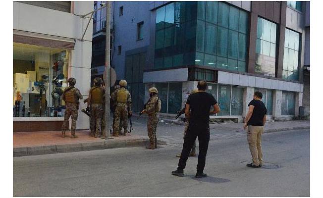Adana'da organize suç örgütüne şafak operasyonu: 35 gözaltı