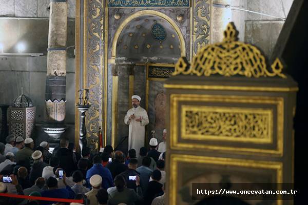 Diyanet İşleri Başkanı Erbaş fethin yıldönümünde Ayasofya Camii'nde sabah namazı kıldırdı