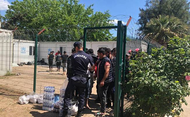 İzmir'de 237 kaçak göçmen ile 10 organizatör yakalandı