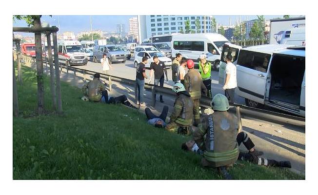 Ümraniye'de emniyet şeridinde can pazarı : 11 yaralı 