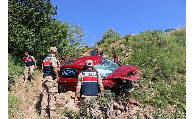 Erzurum'da otomobil devrildi: 2 ölü, 3 yaralı