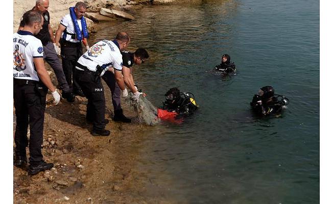 Su altı polislerinden Seyhan Baraj Gölü’nde temizlik 